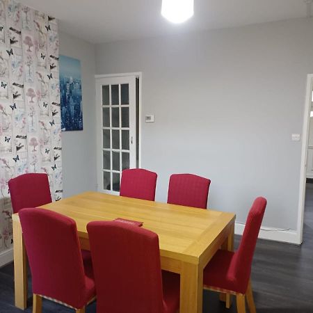 Pearson House - Huku Kwetu 3 Bedroom End Of Terrance House - Family And Business Group Self Catering Accommodation -Huku Kwetu Nottingham Dış mekan fotoğraf