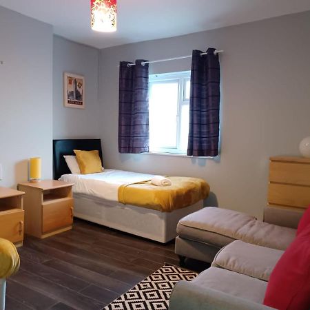 Pearson House - Huku Kwetu 3 Bedroom End Of Terrance House - Family And Business Group Self Catering Accommodation -Huku Kwetu Nottingham Dış mekan fotoğraf