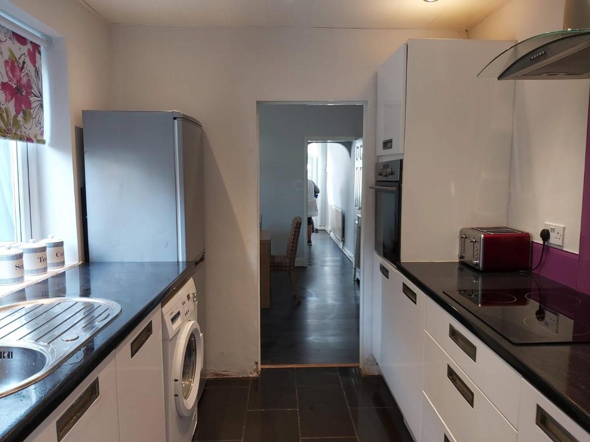 Pearson House - Huku Kwetu 3 Bedroom End Of Terrance House - Family And Business Group Self Catering Accommodation -Huku Kwetu Nottingham Dış mekan fotoğraf