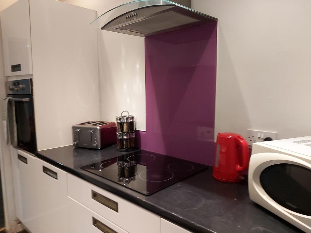 Pearson House - Huku Kwetu 3 Bedroom End Of Terrance House - Family And Business Group Self Catering Accommodation -Huku Kwetu Nottingham Dış mekan fotoğraf