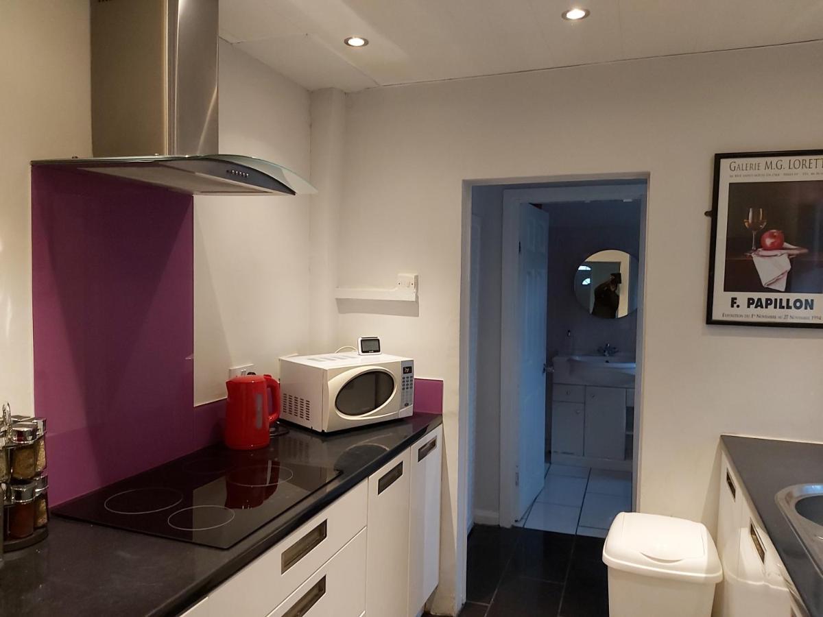 Pearson House - Huku Kwetu 3 Bedroom End Of Terrance House - Family And Business Group Self Catering Accommodation -Huku Kwetu Nottingham Dış mekan fotoğraf
