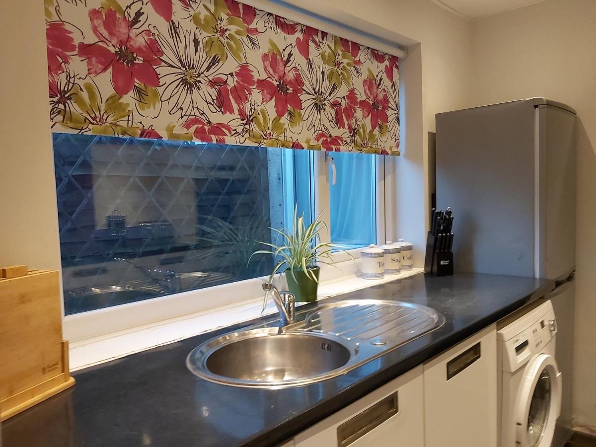 Pearson House - Huku Kwetu 3 Bedroom End Of Terrance House - Family And Business Group Self Catering Accommodation -Huku Kwetu Nottingham Dış mekan fotoğraf