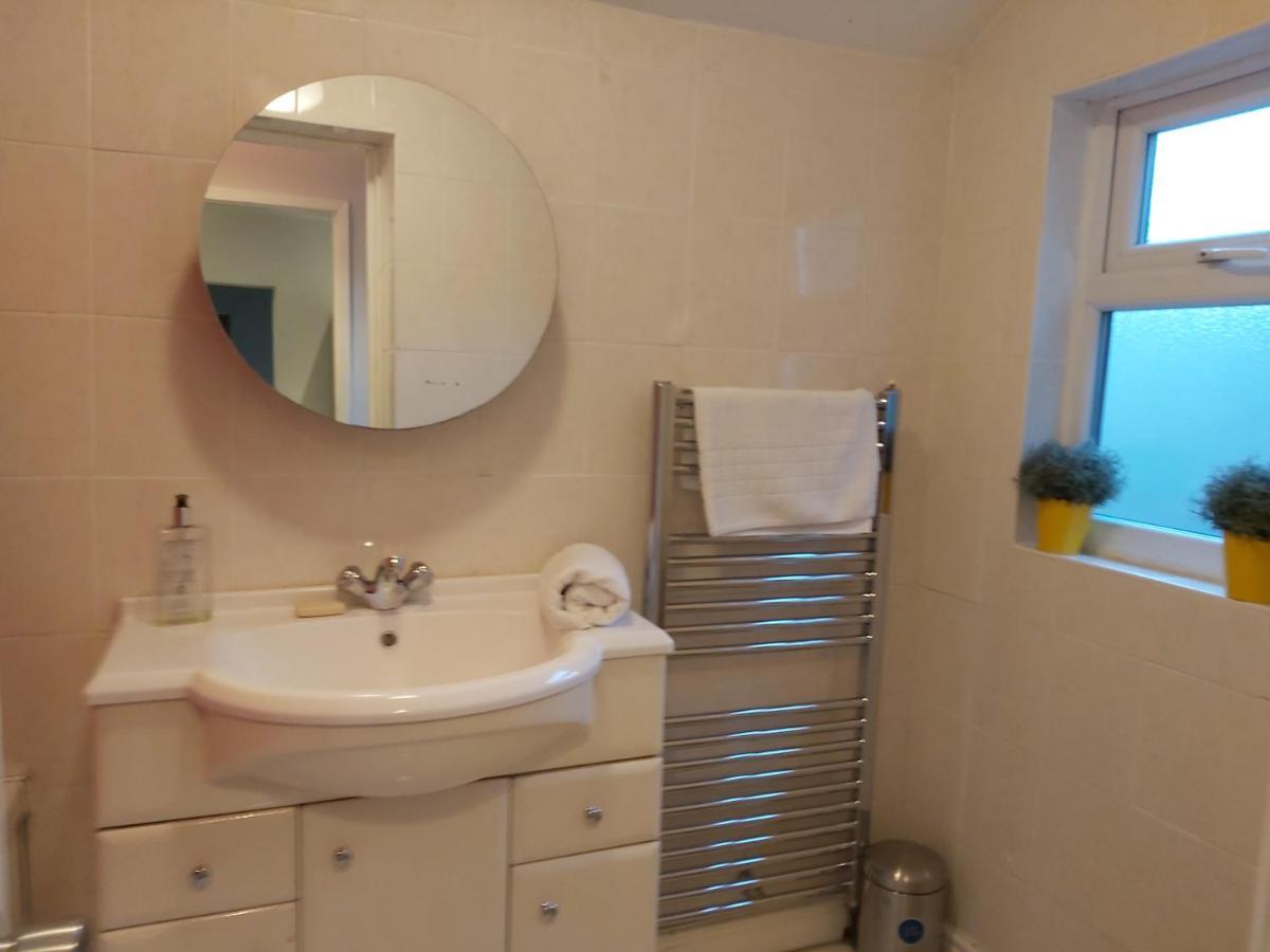 Pearson House - Huku Kwetu 3 Bedroom End Of Terrance House - Family And Business Group Self Catering Accommodation -Huku Kwetu Nottingham Dış mekan fotoğraf