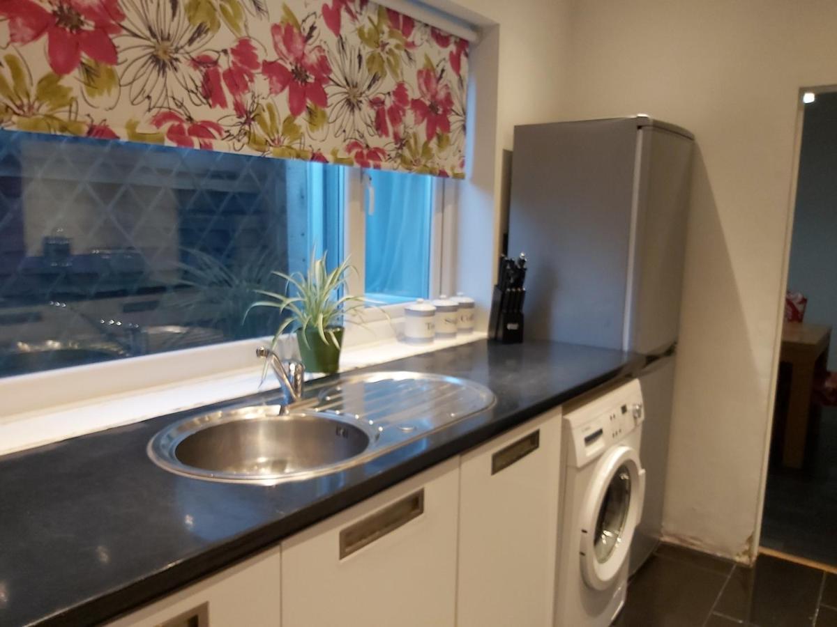Pearson House - Huku Kwetu 3 Bedroom End Of Terrance House - Family And Business Group Self Catering Accommodation -Huku Kwetu Nottingham Dış mekan fotoğraf