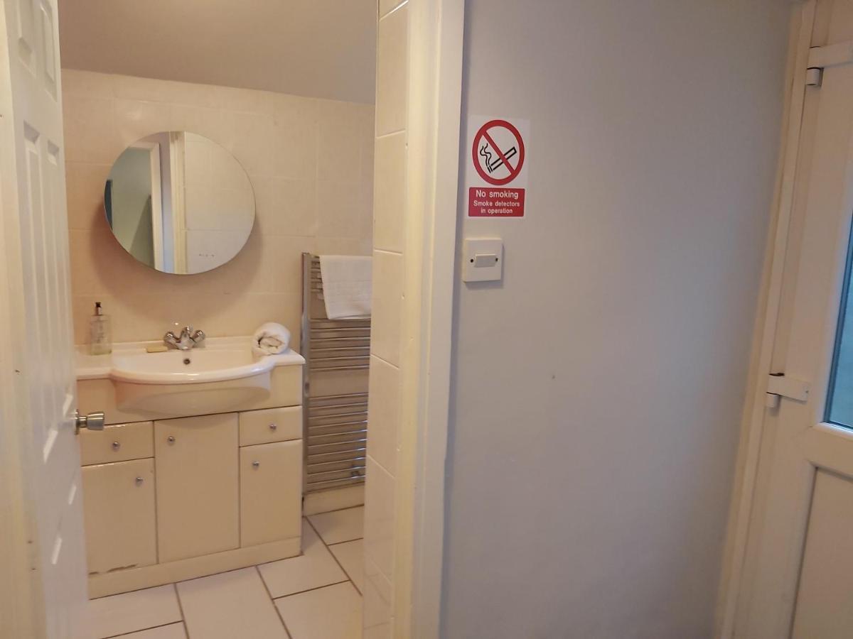 Pearson House - Huku Kwetu 3 Bedroom End Of Terrance House - Family And Business Group Self Catering Accommodation -Huku Kwetu Nottingham Dış mekan fotoğraf