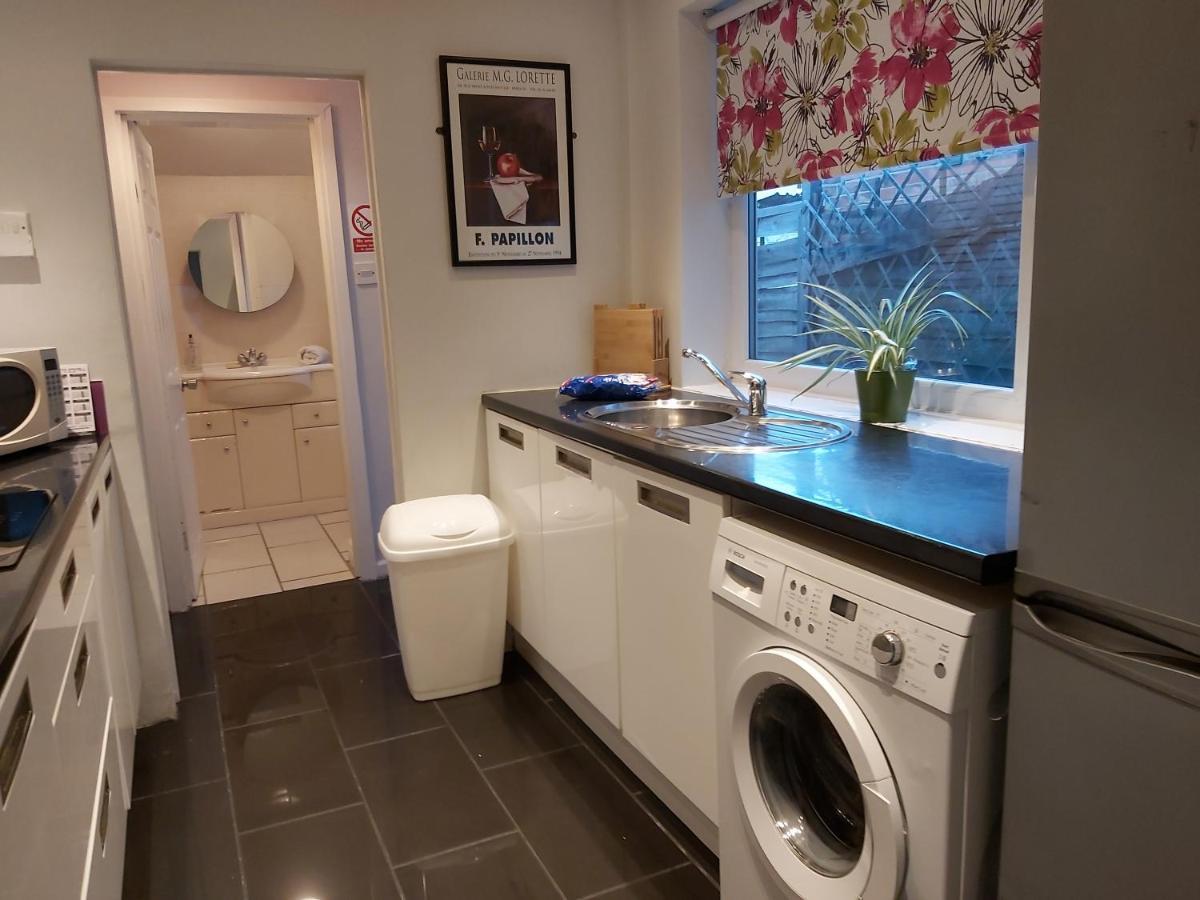 Pearson House - Huku Kwetu 3 Bedroom End Of Terrance House - Family And Business Group Self Catering Accommodation -Huku Kwetu Nottingham Dış mekan fotoğraf