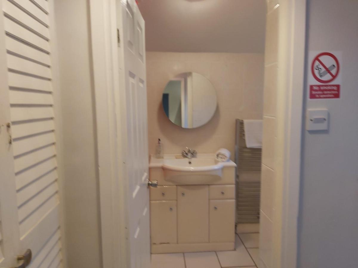 Pearson House - Huku Kwetu 3 Bedroom End Of Terrance House - Family And Business Group Self Catering Accommodation -Huku Kwetu Nottingham Dış mekan fotoğraf
