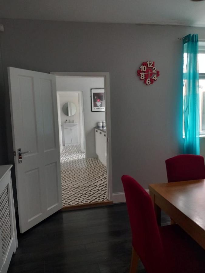 Pearson House - Huku Kwetu 3 Bedroom End Of Terrance House - Family And Business Group Self Catering Accommodation -Huku Kwetu Nottingham Dış mekan fotoğraf
