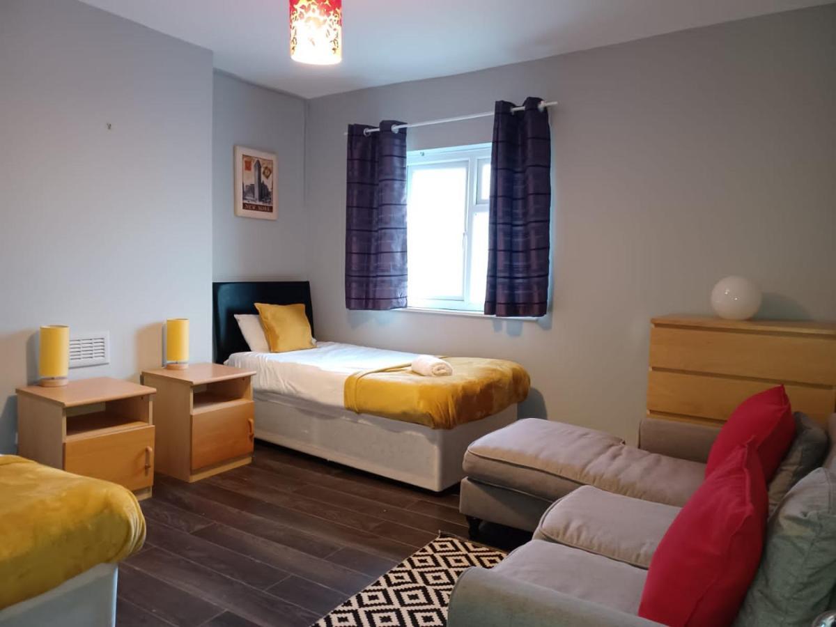 Pearson House - Huku Kwetu 3 Bedroom End Of Terrance House - Family And Business Group Self Catering Accommodation -Huku Kwetu Nottingham Dış mekan fotoğraf